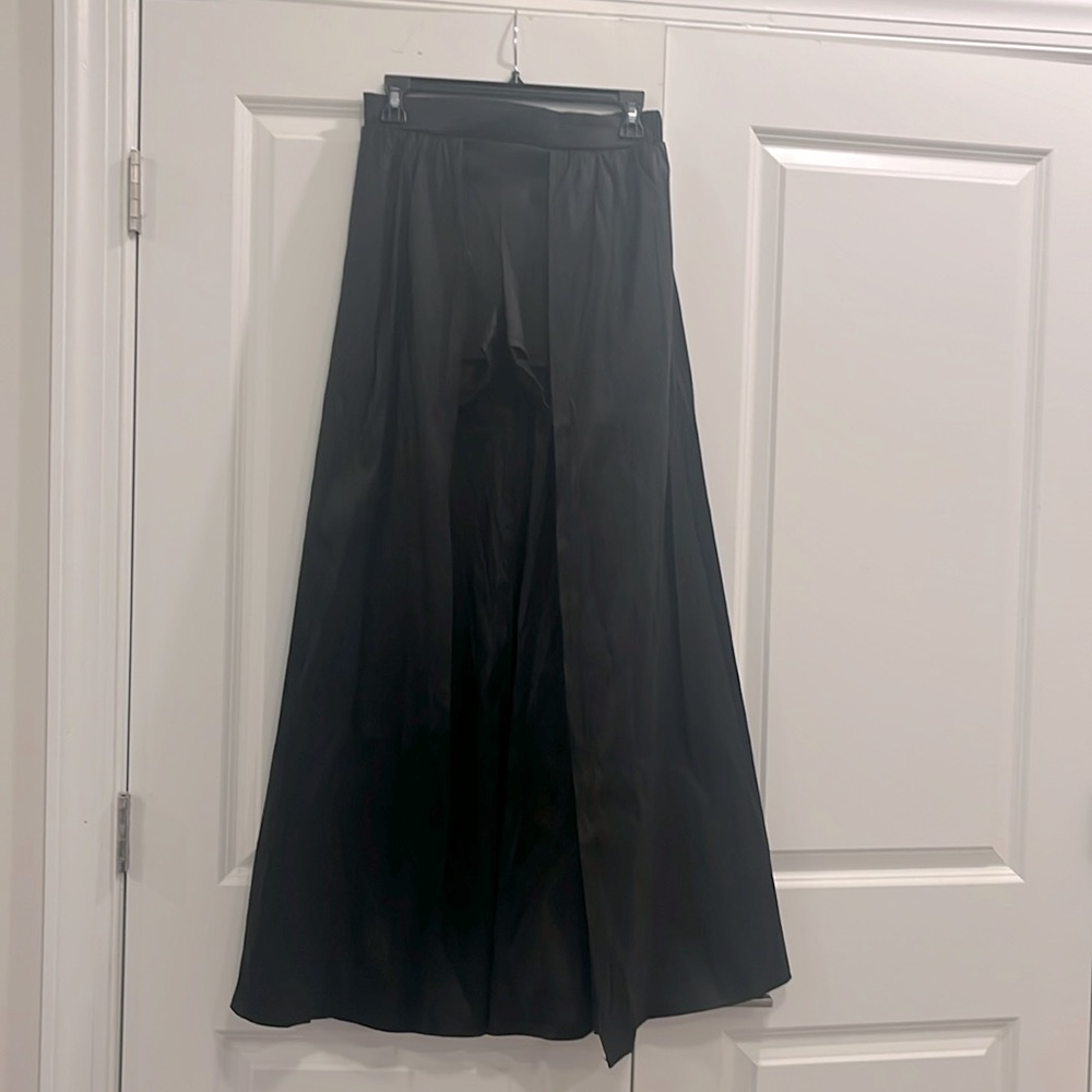 Fashionista maxi skirt w/attached shorts “breathable stretchy”semi shiny NWOT